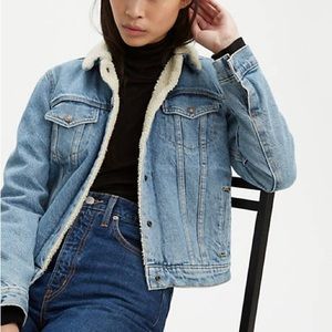 Levi trucker Sherpa jacket